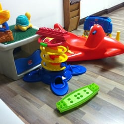 Huang Lih-Syh Pediatrcn - children's play area in waiting room