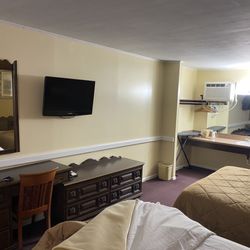 Cherry Lane Motor Inn - Room on the upstairs floor.