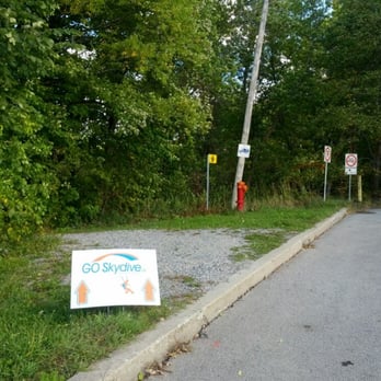 Go Skydive - At the end of the road there is a pathway to the location - Skydiving Near Me - Gatineau, Quebec