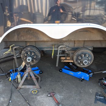Steves Mobile Maintenance - See the difference between the front and back axle - Commercial Truck Repair Near Me - Kansas City, Kansas Steves Mobile Maintenance - See the difference between the front and back axle - Commercial Truck Repair Near Me - Kansas City, Kansas