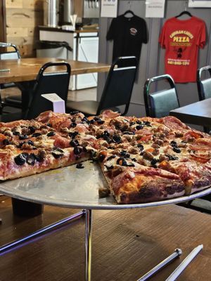 Caveman Cavey's Pizza by null