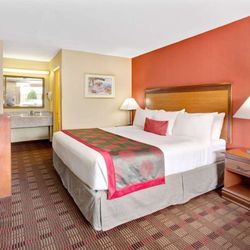 Ramada by Wyndham Baltimore West - 1 King Bed Room