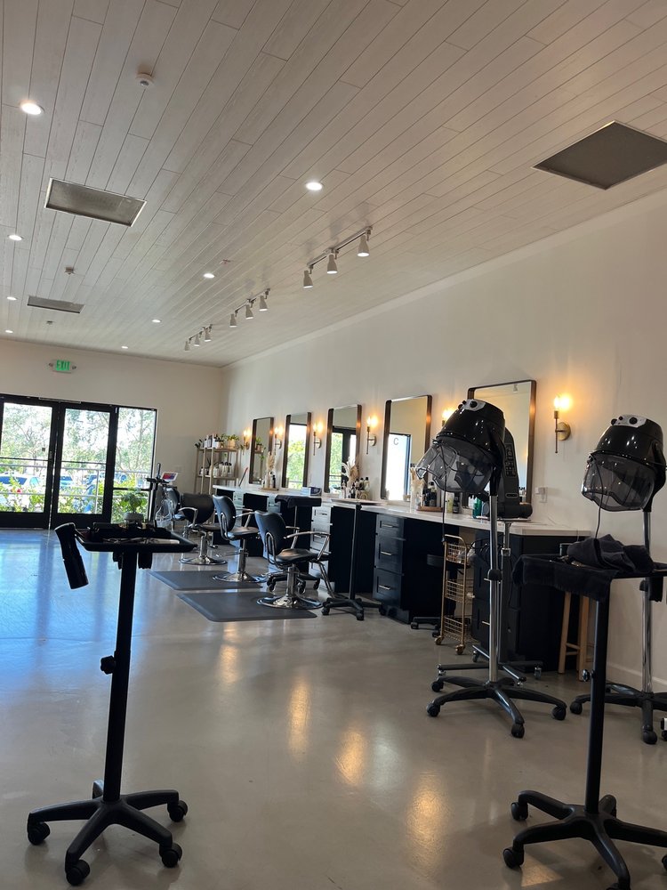 Holland House Salon Logo