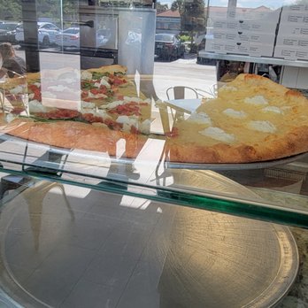 Danny's Pizza Kitchen - Options - Pizza Near Me - Boynton Beach, Florida