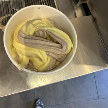 Yogurtland - Loading up.... - Ice Cream & Frozen Yogurt Near Me - Visalia, California Yogurtland - Loading up.... - Ice Cream & Frozen Yogurt Near Me - Visalia, California