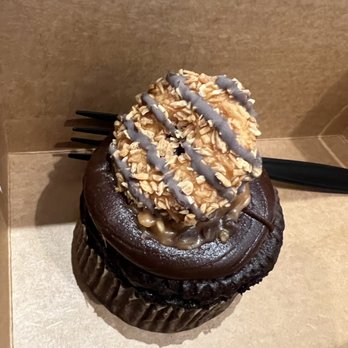 The Coffee Bean & Tea Leaf - Girl Scout Cookies cupcake - Coffee & Tea Near Me - Fresno, California The Coffee Bean & Tea Leaf - Girl Scout Cookies cupcake - Coffee & Tea Near Me - Fresno, California