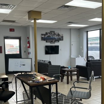 Skyline Drive - Office chair table disk photos lights - Used Car Dealers Near Me - Inwood, New York Skyline Drive - Office chair table disk photos lights - Used Car Dealers Near Me - Inwood, New York