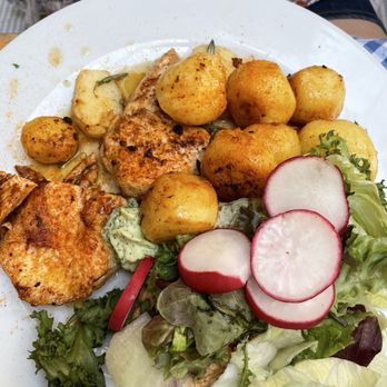Scheiners Gaststuben - zwei Stück Hähnchenfilet vom Grill - German Near Me - Bamberg, BY Scheiners Gaststuben - zwei Stück Hähnchenfilet vom Grill - German Near Me - Bamberg, BY