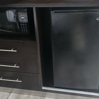 Best Western Park Crest Inn - Good sized fridge - Hotels Near Me - Monterey, California Best Western Park Crest Inn - Good sized fridge - Hotels Near Me - Monterey, California