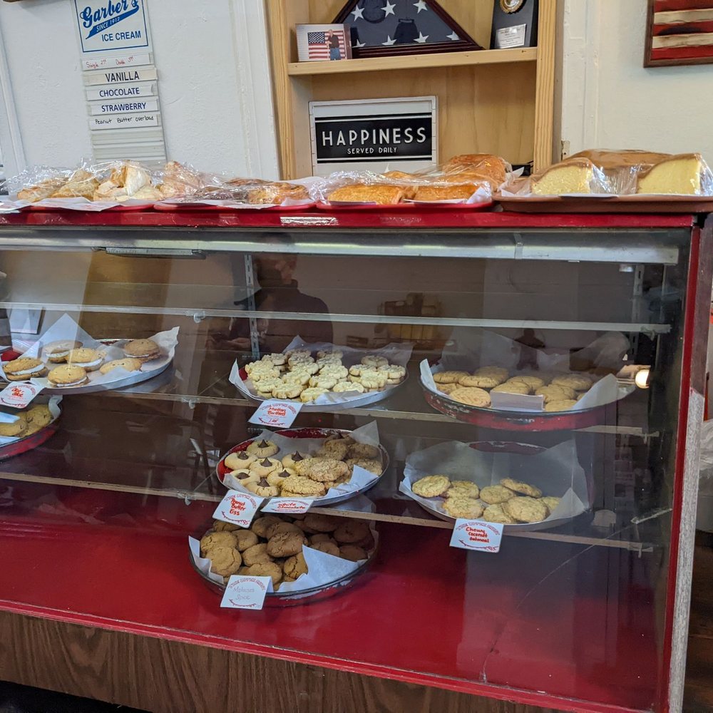 The Upper Crust - a display of baked goods - Bakeries Near Me - Middleburg, Virginia The Upper Crust - a display of baked goods - Bakeries Near Me - Middleburg, Virginia