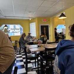 Cozy B’s Family Diner