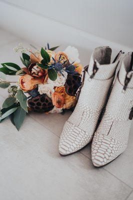 Bee & Pollen by null