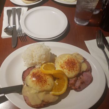 Eggs 'n Things - Waikiki Beach Eggspress - Canadian Bacon eggs Benedict $13.45 - Breakfast & Brunch Near Me - Honolulu, Hawaii
