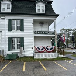 Gary's Olde Towne Tavern - Outside