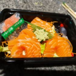 Tokui Sushi - Sashimi pack