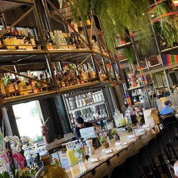 CVI.CHE 105 - Bar area - Seafood Near Me - Miami, Florida