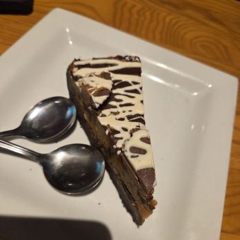 Chili's - Reese's Peanut Butter Pie - American Near Me - Hoffman Estates, Illinois