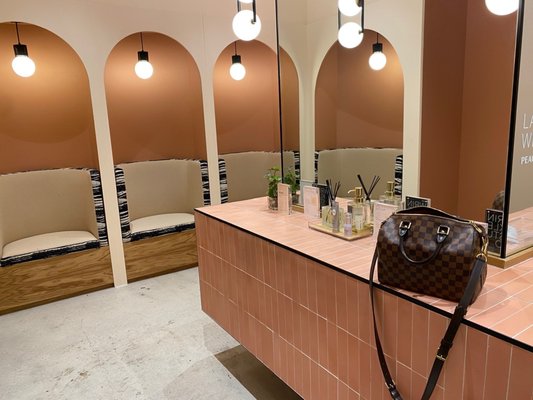 Peachy West SoHo by null