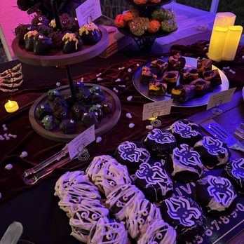 Little Cravings Bakery - Halloween dessert table - Desserts Near Me
