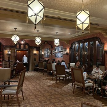 Carthay Circle Restaurant - Inside - New American Near Me - Anaheim, California