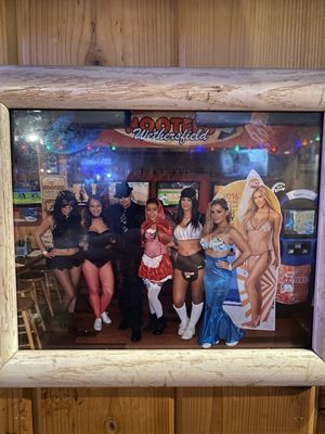 Hooters by null