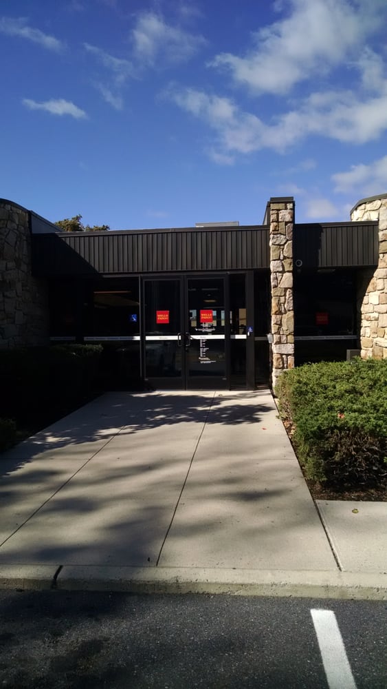 WELLS FARGO BANK 1401 Quentin Rd, Lebanon, Pennsylvania Banks
