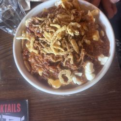 La Belle & la Boeuf - Poutine with pulled pork