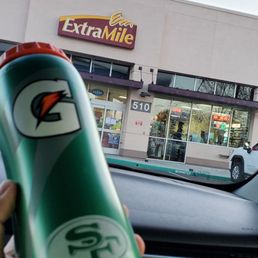 Gatorade deal buy 4 get a 49ers water bottle!!