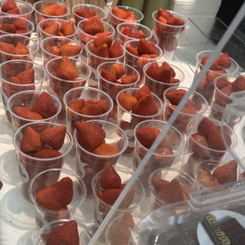 Dubai Chocolate Strawberries - Chocolatiers & Shops Near Me - Aventura, Florida