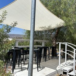 Hawk Watch Winery - Outside seating overlooking the valley