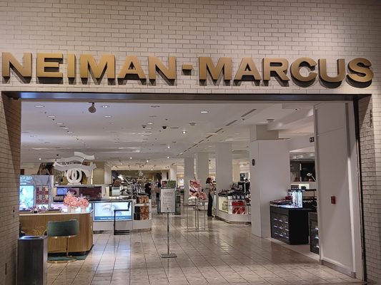 Neiman Marcus by null