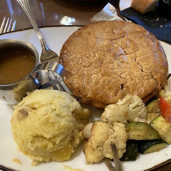 Linn's Restaurant - Chicken pot pie and veggies - American Near Me - Cambria, California Linn's Restaurant - Chicken pot pie and veggies - American Near Me - Cambria, California