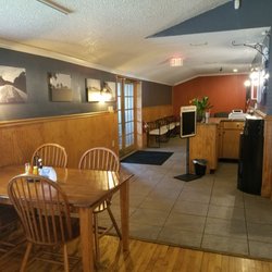 Simmer Down Lakeside Grill - Host and waiting area