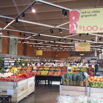 Mariano's - Produce greets you as you enter Mariano's South Loop. - Grocery Near Me - Chicago, Illinois