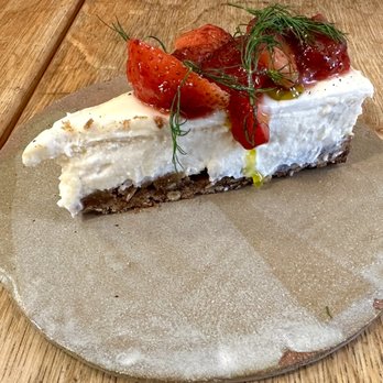 Mokonuts - Ricotta cheese cake, fraise - Cafes Near Me - Paris, 75