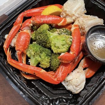 Miller's Ale House - 1LB SNOW CRAB DINNER - American Near Me - Orlando, Florida