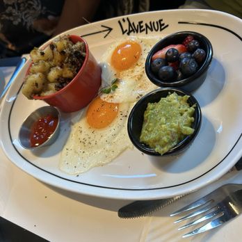 L’Avenue - Two eggs. Guacamole in replacement of the ham. - Breakfast & Brunch Near Me - Toronto, Ontario