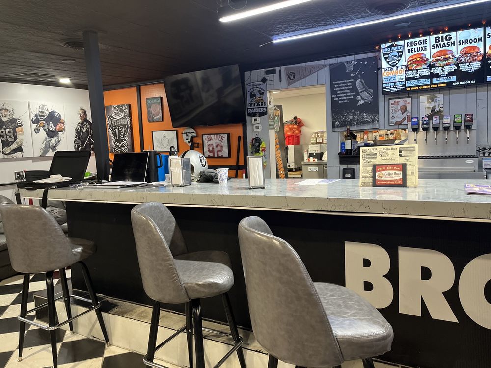 Bro Man's Sammiches, Birria & Burgers