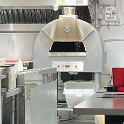 1786 At Yorkville Marketplace - Pizza and pretzel oven.