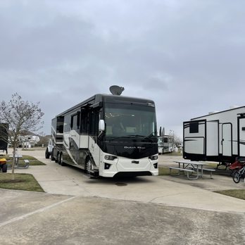 Mont Belvieu RV Resort - Site - RV Parks Near Me - Baytown, Texas