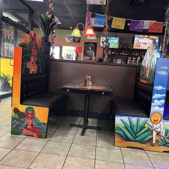 El Jaripeo - Seating and decor - Mexican Near Me - Canton, Ohio