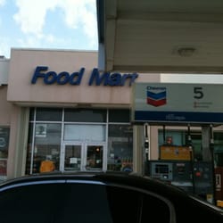 Bird Road Service Station - Food mart where they make a pretty good colada