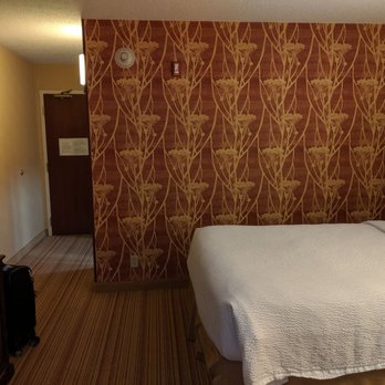 Courtyard Altoona - Hideous wall paper. - Hotels Near Me - Altoona, Pennsylvania