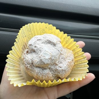 Beard Papa’s - Original Shell with powdered sugar on top - Bakeries Near Me - Glendale, California Beard Papa’s - Original Shell with powdered sugar on top - Bakeries Near Me - Glendale, California