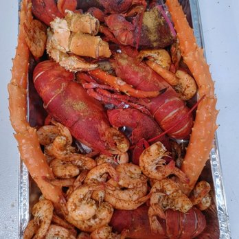 Boonedocks Seafood - a tray of lobsters and shrimp - Seafood Near Me - Beaverdam, Virginia