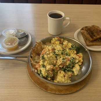 Tempo Cafe - Scrambler with tomato, spinach, feta, raisin toast, and hash browns - Coffee & Tea Near Me - Chicago, Illinois