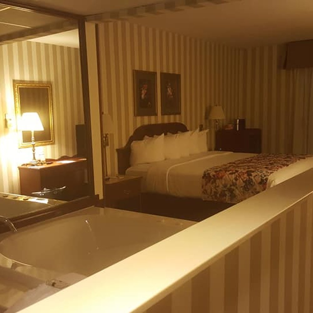 Bayshore Resort - Hotels Near Me - Traverse City, Michigan