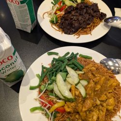De Hapjeshoek, Surinaams afhaalcentrum - Big portions!