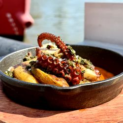 Frying Pan NYC - seasonal dockside bar in NYC with seafood menu