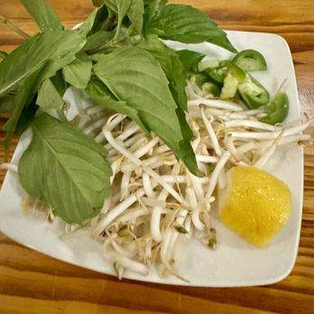 Mama Pho - Need more lemon slices. One CB piece is not going to do it. - Vietnamese Near Me - Honolulu, Hawaii Mama Pho - Need more lemon slices. One CB piece is not going to do it. - Vietnamese Near Me - Honolulu, Hawaii